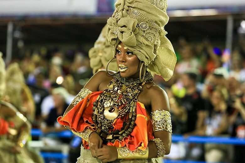 Desfiles das escolas de samba do Rio de Janeiro começam hoje; conheça os enredos