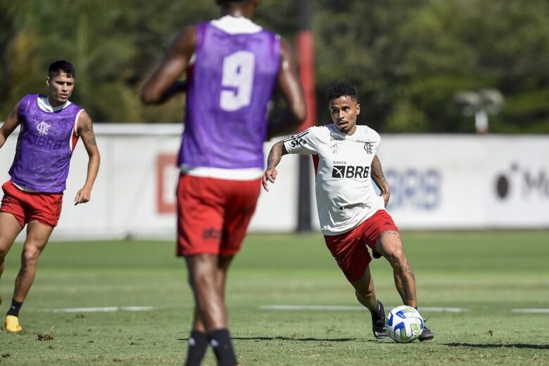 Allan é diagnosticado com dengue e não tem prazo para retornar ao Flamengo