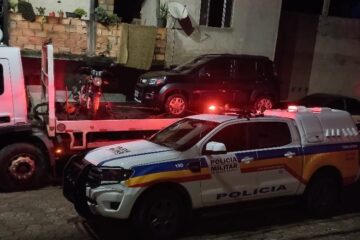 PM localiza Fiat Uno furtado na avenida Mauro Ribeiro; carro estava com suspeitos de tentativa de homicídio 