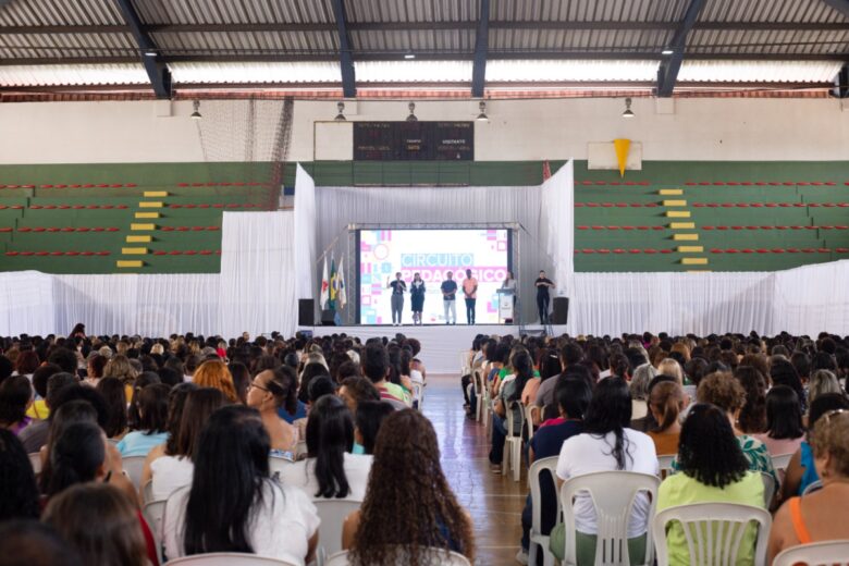 Mais de 1.500 profissionais da Educação se reúnem para a abertura do ano letivo 2024 em Itabira