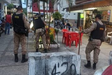 Três são presos por tráfico de drogas na praça “Pau Mole”, em Ipatinga