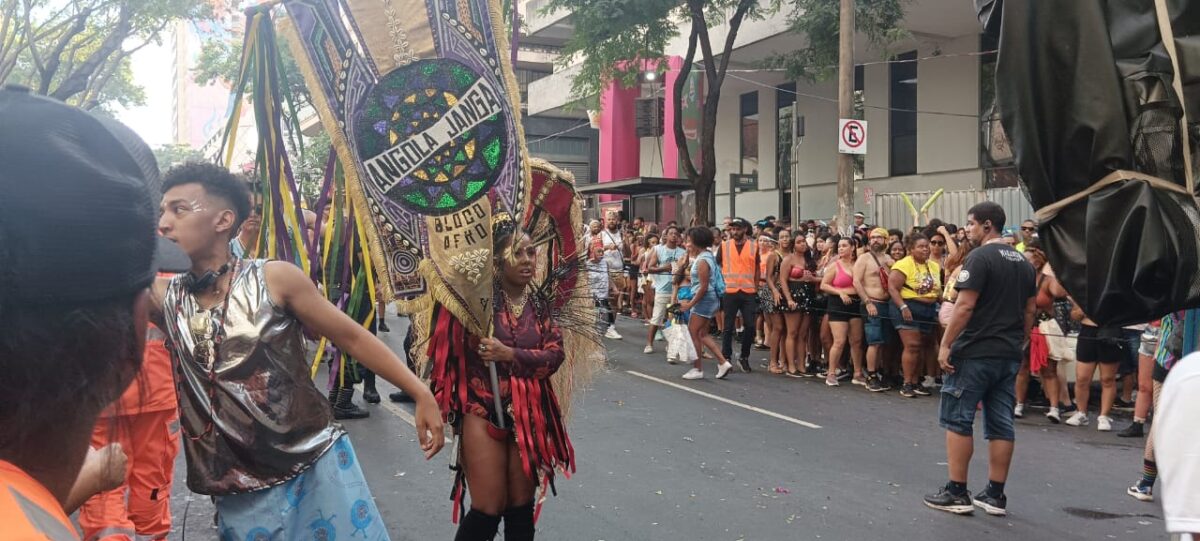 Bloco Afro Angola Janga desfila pelas ruas do Centro de Belo Horizonte; confira a galeria de fotos