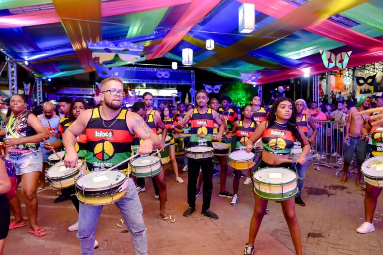 Tambores do Morro e Zueirada agitaram o Carnaval de São Gonçalo; confira a galeria de fotos