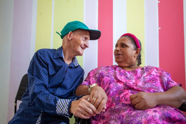 Paciente da Casa de Saúde Santa Izabel, em Betim, faz 100 anos e pede namorada em casamento Paciente da Casa de Saúde Santa Izabel, em Betim, faz 100 anos e pede namorada em casamento