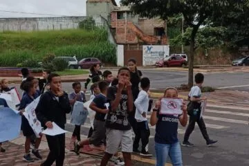 Em Itabira, Escola Municipal Cornélio Penna realiza passeata pela conscientização da dengue