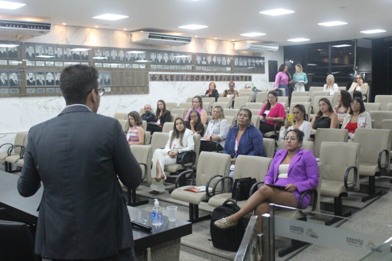 Por maior protagonismo feminino, mulheres participam de curso de formação política na Câmara de Itabira