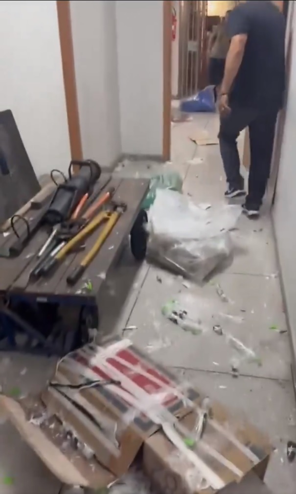 Caixa com lança-perfumes explode dentro de delegacia em BH