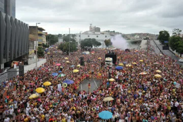 Desfile do “Então, Brilha” altera trânsito no Centro de BH