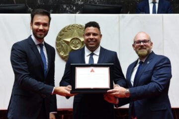 Ronaldo Fenômeno recebe o título de cidadão honorário do Estado