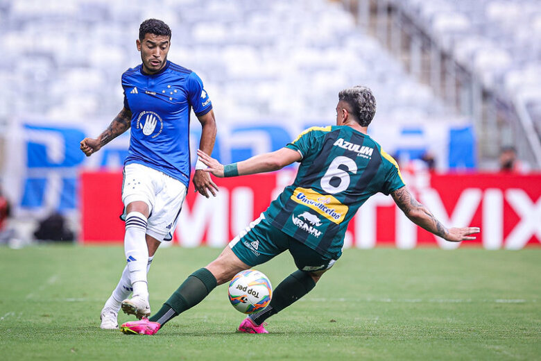 Cruzeiro vence Uberlândia, garante liderança geral e pega o Tombense nas quartas