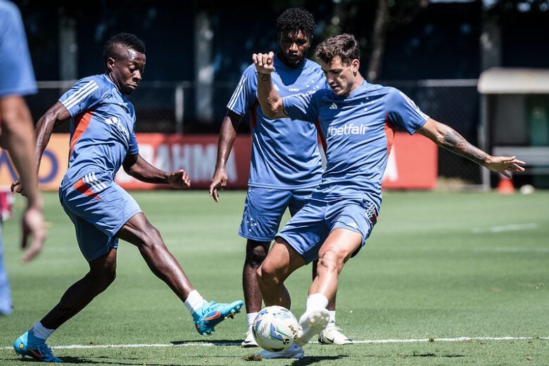 Cruzeiro e Tombense decidem neste sábado uma das vagas na final do Campeonato Mineiro; Rádio Caraça transmite ao vivo a partida