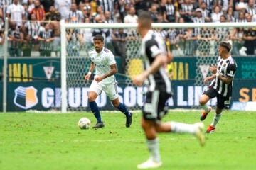 Atlético-MG abre 2 a 0, mas Cruzeiro marca aos 49min e busca empate na final do Mineiro