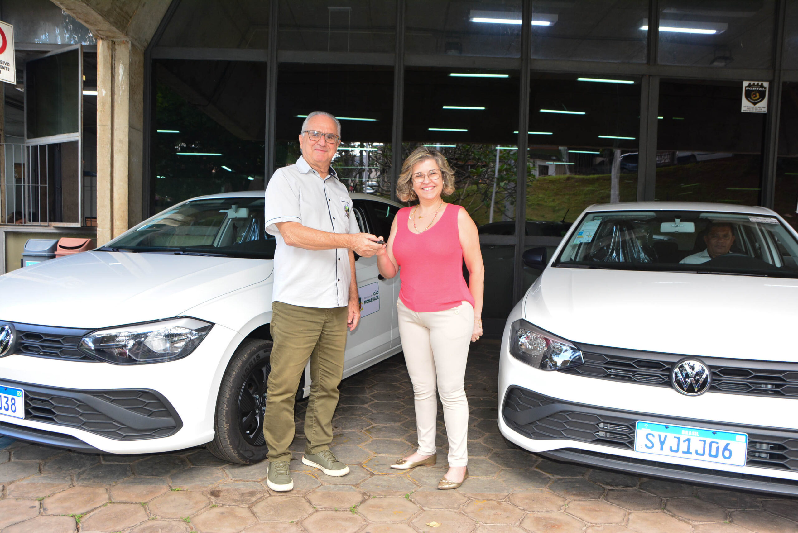 João Monlevade: equipes de Estratégia da Saúde recebem três novos carros para atendimentos