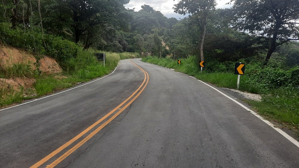 Centro-Oeste de Minas: obras de pavimentação da MG-252 atingem mais de 80% de evolução