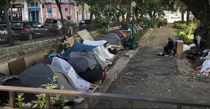 Brasileiros viram moradores de rua em Portugal