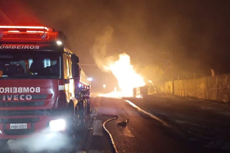 Vídeo: Caminhão-tanque explode no Anel Rodoviário, mata uma pessoa e deixa ao menos oito feridos, três em estado grave