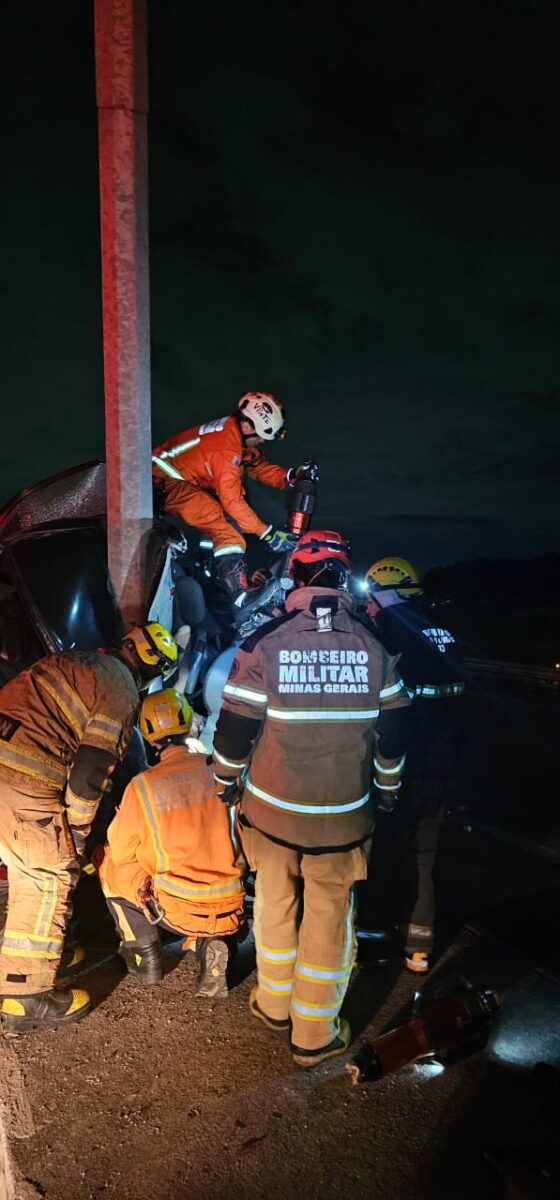 Vespasiano: homem morre após bater carro em poste no entroncamento da MG-010 com MG-424