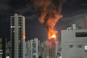 Incêndio de grandes proporções atinge prédio em construção no Recife