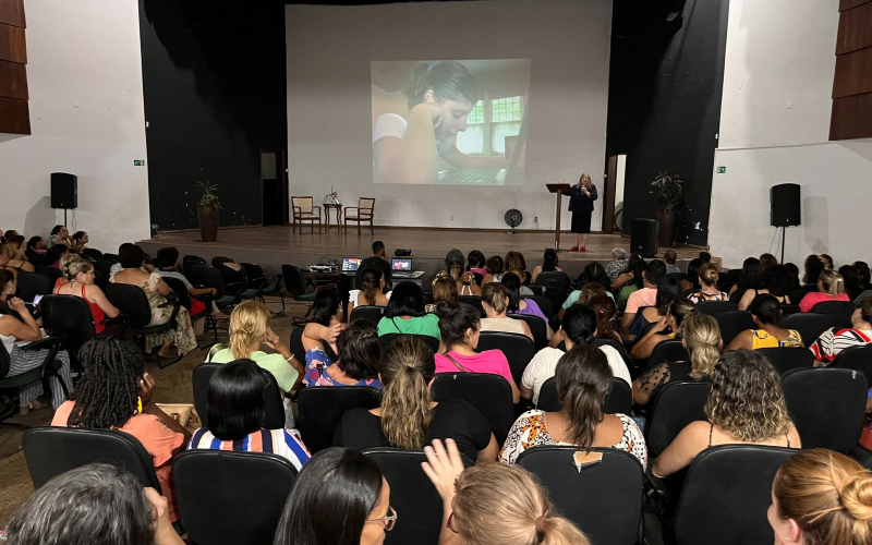 Profissionais da educação infantil de Monlevade participam de capacitação sobre alfabetização