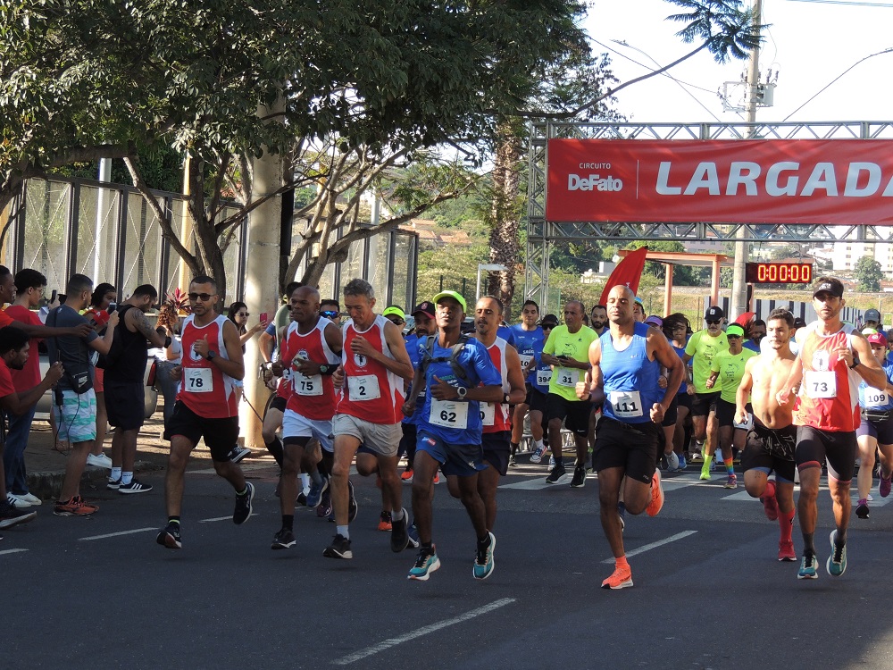 Galeria de fotos: confira como foi a largada da corrida DeFato Saúde - HNSD 165 Anos