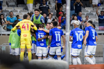 Cruzeiro aproveita erros do Botafogo e vence no Mineirão na estreia do Brasileirão