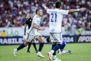 Com gol no fim e um a menos, Cruzeiro busca o empate diante do Fortaleza no Castelão