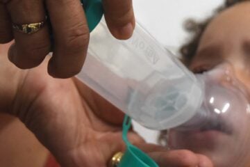 Casos de doenças respiratórias em crianças aumentam mais de 80% em um mês em BH