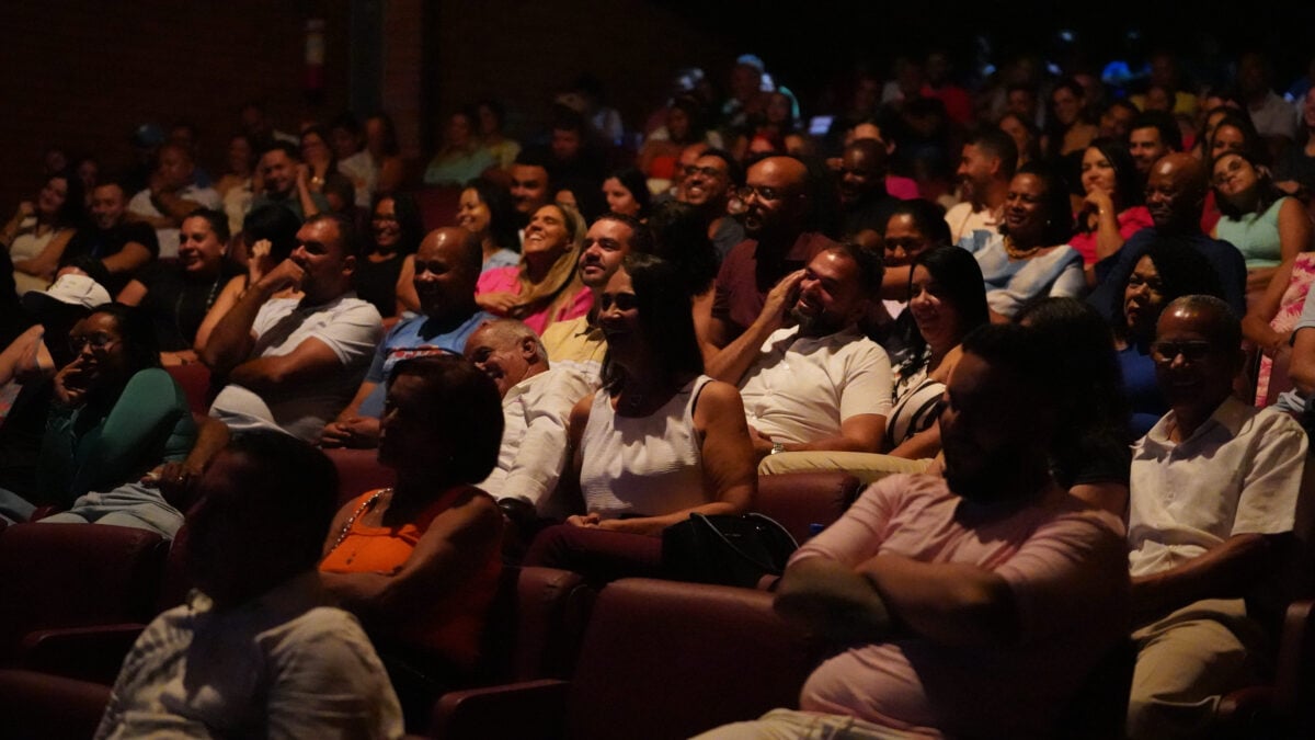 Itabira: show com comediante Stevan Gaipo abre a Semana do Trabalhador; programação segue até sábado