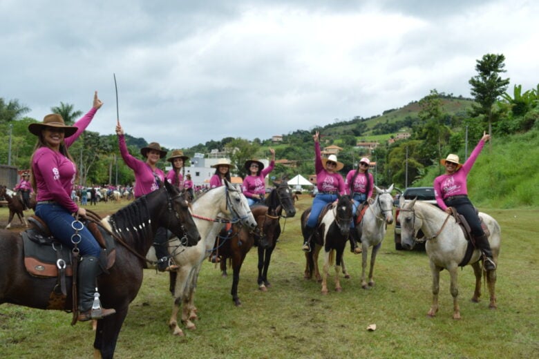 IV Cavalgada do Batom reúne mais de 200 cavaleiras em Santo Antônio do Rio Abaixo