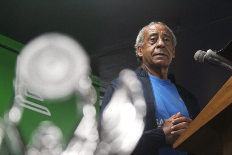 “O Princípe em Itabira”: Dirceu Lopes reencontra itabirano com quem jogou junto no Cruzeiro e declara amor ao clube