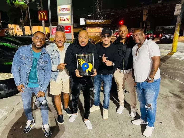 Equipe do Molejo é vítima de assalto poucas horas após a morte do cantor Anderson Leonardo