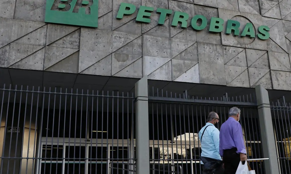 Justiça afasta presidente do Conselho da Petrobras do cargo