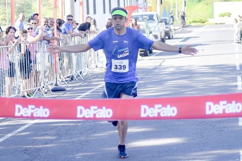 Galeria de foto: percurso e chegada dos atletas da corrida DeFato Saúde – HNSD 165 Anos