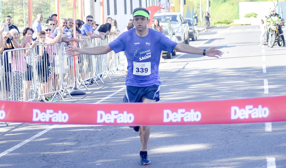 Galeria de foto: percurso e chegada dos atletas da corrida DeFato Saúde - HNSD 165 Anos