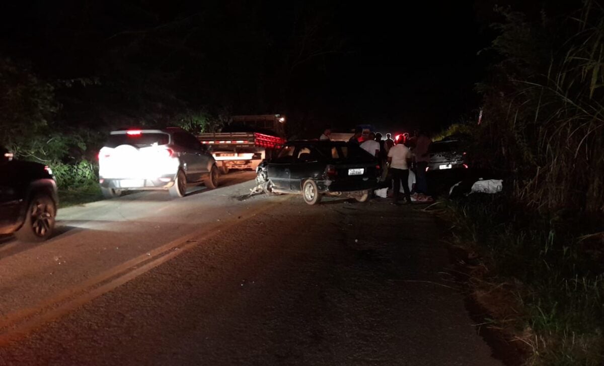 Quatro veículos se envolvem em acidente na MG-120, em Santa Maria de Itabira