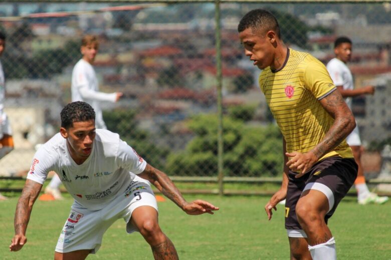 Sob olhares de empresários e dirigentes, Valério empata com Coimbra em jogo-treino 