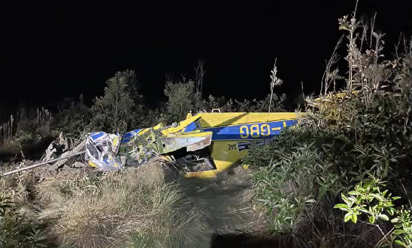 Avião de pulverização agrícola cai em zona rural de Uberlândia