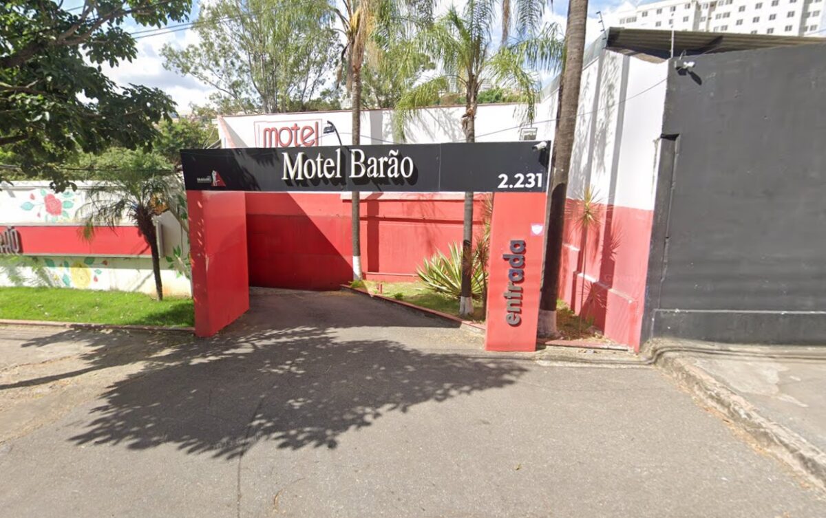 Homem em surto se tranca em quarto de motel em Belo Horizonte