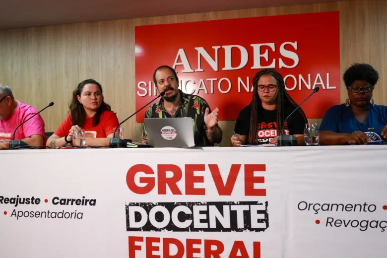 Universidades e institutos federais de ensino superior mantêm greve