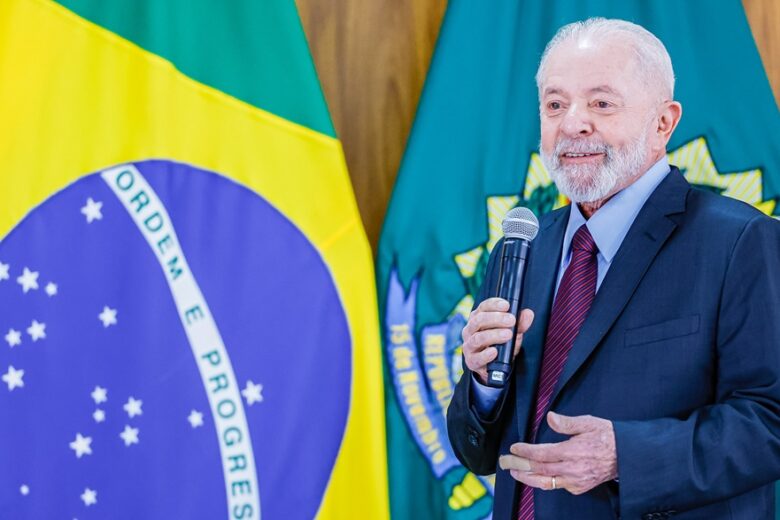 Em ato de Primeiro de Maio, Lula faz campanha eleitoral para Boulos