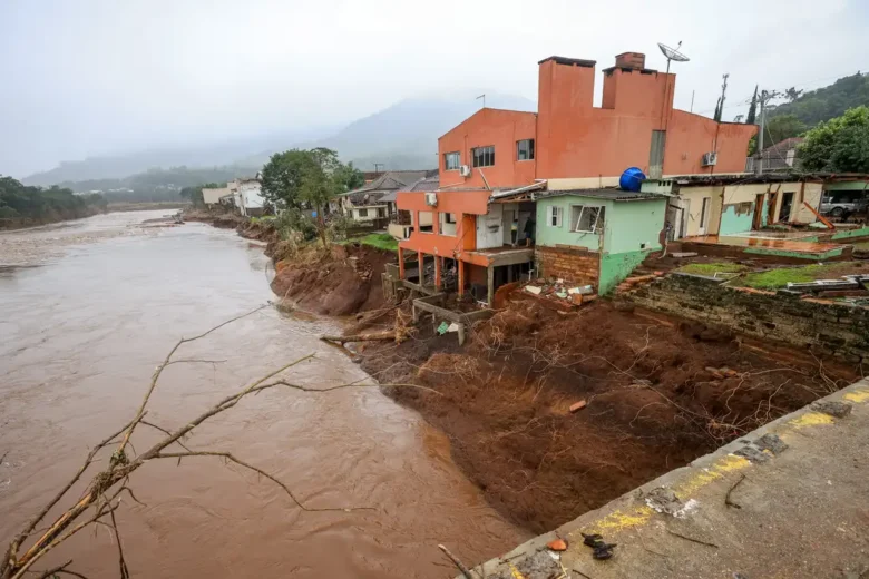 Sobe para 83 número de mortes no Rio Grande do Sul pelas fortes chuvas