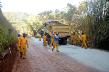 Os 10km de ligação entre São Gonçalo do Rio Abaixo e Santa Bárbara encontram-se em fase final de pavimentação