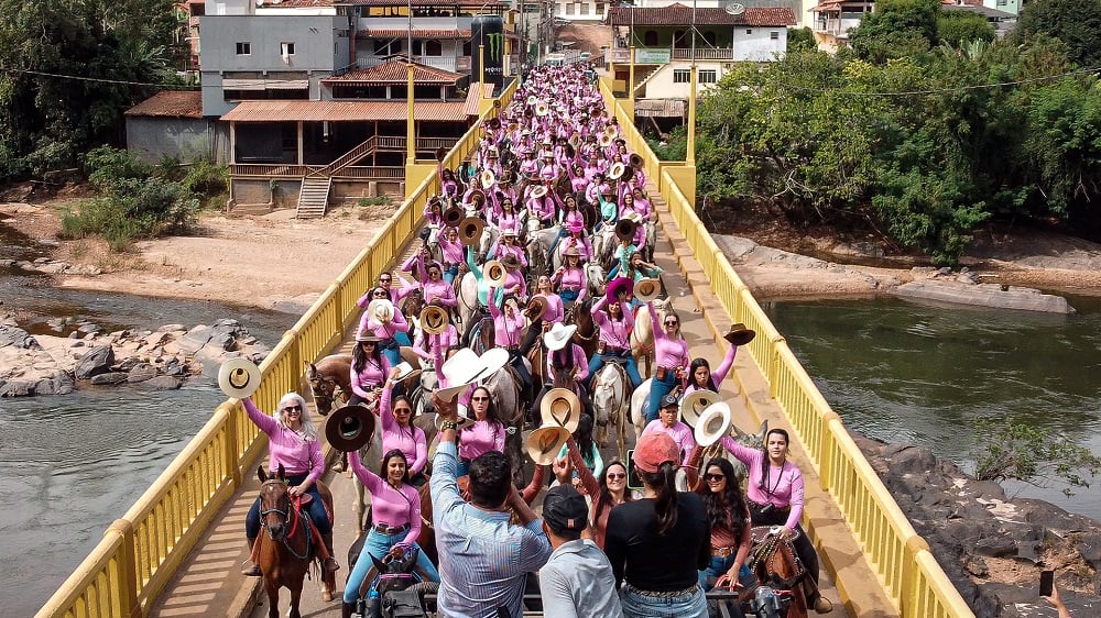 Em sua terceira edição, Cavalgada do Batom de Ferros reúne mais de 400 amazonas