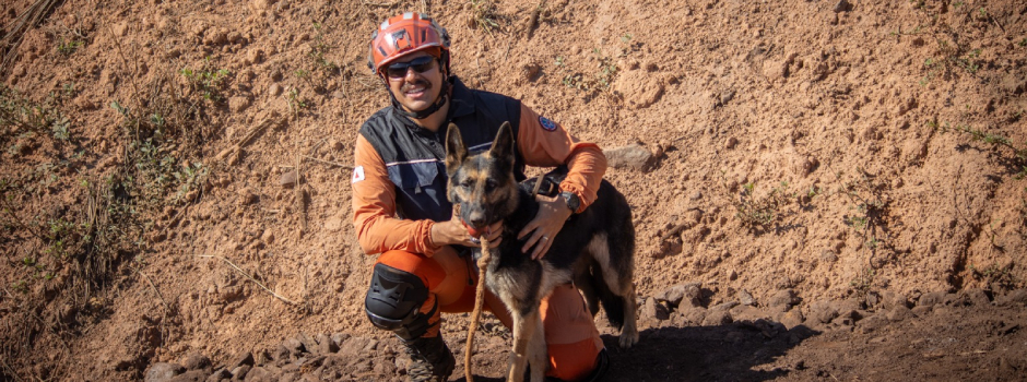 Bombeiros de Minas Gerais utilizam experiência em Brumadinho para localizar vítimas desaparecidas no RS