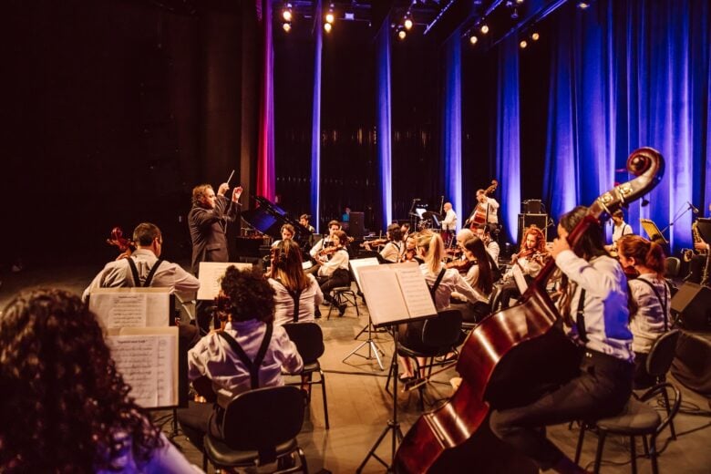 Orquestra Ouro Preto e João Bosco celebram 313 anos de Ouro Preto com concerto especial na Praça Tiradentes