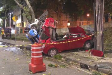 Perseguição termina com viatura e carro suspeito capotados e quatro mortos no Rio de Janeiro