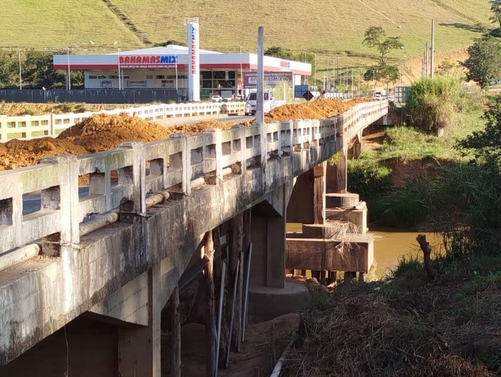 DER-MG sugere rota alternativa para veículos maiores devido interdição de ponte na Zona da Mata