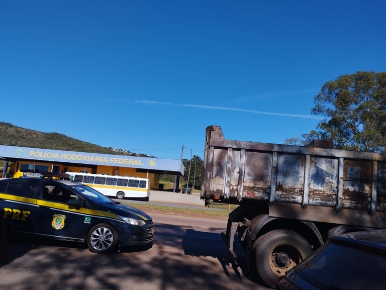 PRF prende 5 homens em flagrante por extração ilegal de bens minerais da União em Nova Lima (MG)