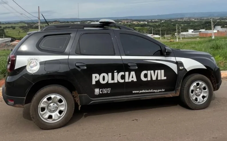 Polícia Civil prende homem acusado de estuprar adolescente; mulher