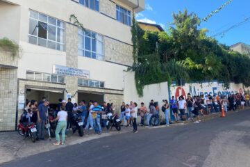 No último dia do prazo, itabiranos enfrentam enorme fila para regularizar título de eleitor 